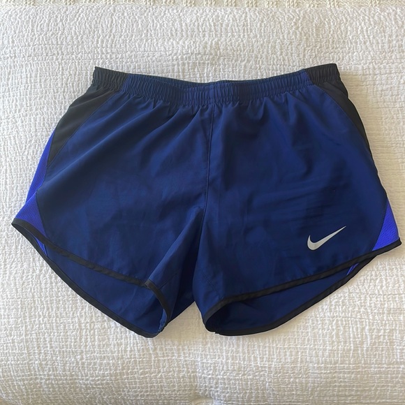 Navy blue Nike shorts - Picture 1 of 3